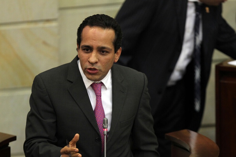 A través de una carta que dirigió al Comité Ejecutivo del Polo Democrático Alternativo, el expresidente del Congreso, senador Alexander López Maya, renunció a la presidencia de esa colectividad