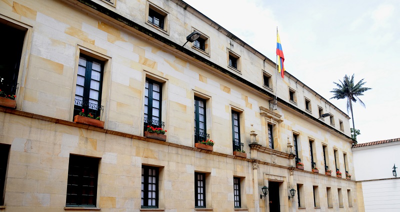 "Este es un acto de carácter político del órgano legislativo del Perú, que no compromete al pueblo y, por lo tanto, no afecta la histórica relación con la hermana nación", señala un comunicado de la Cancillería de Colombia.