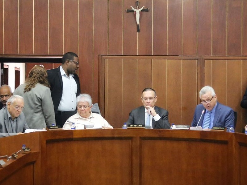 Una agitada controversia se desató durante debate en la comisión tercera del senado, por la baja ejecución presupuestal de este año en los ministerios, al punto, que el presidente de dicha célula legislativa, Efraín Cepeda, del Partido Conservador, advirtió en forma contundente que ministro que no ejecute, se le reduce la apropiación presupuestal para la vigencia del 2024.