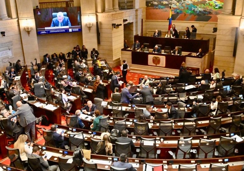 El proyecto del gobierno est\u00e1 en una fase decisiva. Las dos comisiones econ\u00f3micas de Senado quieren hundirlo; las dos de C\u00e1mara no. El martes ser\u00e1 la votaci\u00f3n definitiva. 