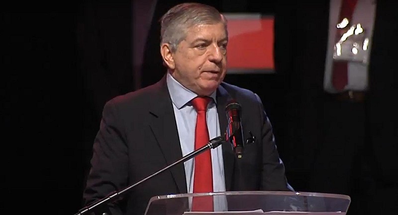 El jefe del Partido Liberal, César Gaviria Trujillo, presentó un documento con las críticas y observaciones de la reforma a la salud, radicada al Congreso por el Gobierno del presidente Gustavo Petro, y anunció, que la bancada de la colectividad, presentará al legislativo una propuesta alternativa que no arrase con el actual sistema que rige a Colombia.