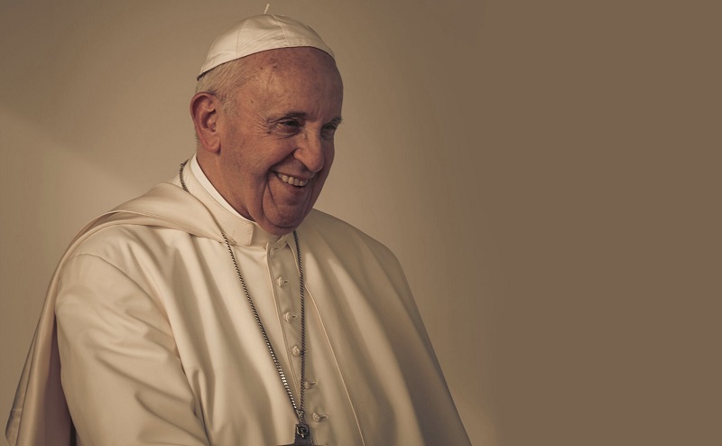 Enorme tristeza y lamento causó en los senadores de las diferentes bancadas, el fallecimiento de su santidad el Papa Francisco, a quien le reconocieron su permanente entrega por la evangelización, inclusión, ayuda a los pobres, búsqueda de la paz en el mundo, así como la innovación y modernización de la Iglesia Católica.