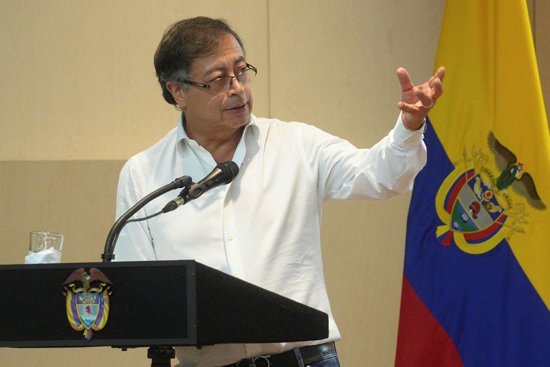 Al repudiar asesinatos cometidos por el Ejército de Liberación Nacional, ELN, el jefe de Estado colombiano Gustavo Petro, suspendió los diálogos de paz que se habían establecido con ese grupo insurgente al señalar que las acciones en El Catatumbo son crímenes de guerra.