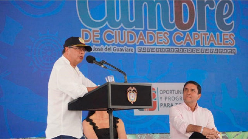Durante su intervención en la cumbre de Asocapitales, el jefe de Estado de Colombia, Gustavo Petro, propuso un sistema de salud mixto complementario, en medio de la discusión de dicha iniciativa y que definitivamente, se radicará ante el congreso el lunes 13 de febrero. 