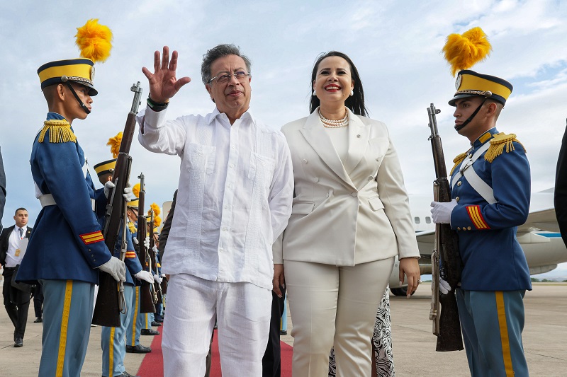 Este 9 de abril, del 2025, el presidente de Colombia, Gustavo Petro, recibirá oficialmente la Presidencia Pro Tempore (PPT) de la Comunidad de Estados Latinoamericanos y Caribeños (CELAC), en un acto protocolario encabezado por la presidenta de Honduras, Xiomara Castro.