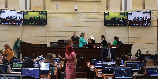 En medio de la conmemoración del día mundial de la alimentación proclamado por la FAO, la plenaria del Senado de Colombia, aprobó la proposición del informe de ponencia del proyecto de ley “por medio de la cual se crean medidas de política pública para la lucha contra el hambre y la inseguridad alimentaria”.