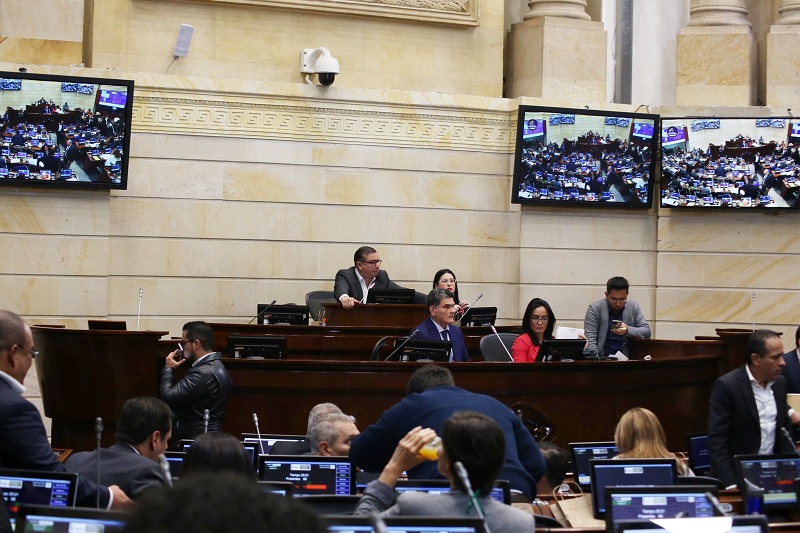La plenaria del senado de la república aprobó en segunda vuelta el acto legislativo que establece que las sesiones del Congreso, en su segundo semestre legislativo, comenzarían desde febrero.