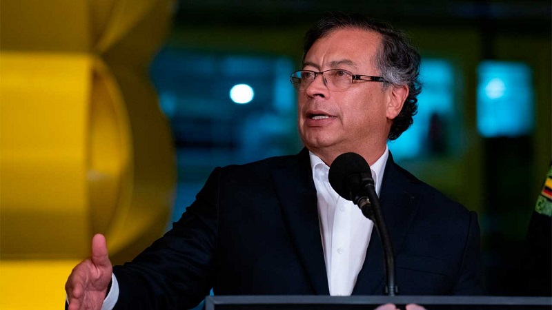 Otro paso más en la búsqueda de la Paz Total anunció el gobierno a pocas horas de iniciarse el 2023, cuando el presidente Gustavo Petro informó a Colombia y al mundo, el inicio de un cese al fuego bilateral, con cinco organizaciones armadas ilegales, desde este primero de enero hasta el 30 de junio del 2023.