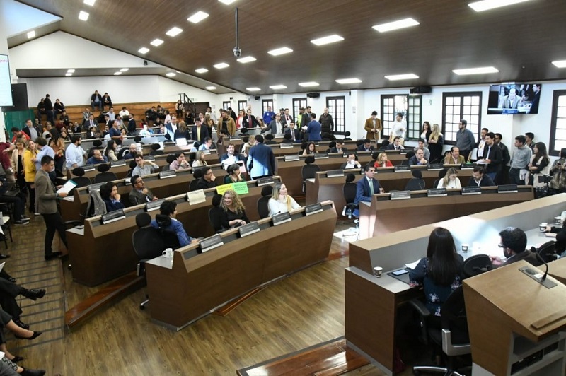 Foto: Ecos El Concejo de Bogotá aprobó en primer debate por 11 votos a favor y 3 en contra, el Proyecto de Acuerdo “Por medio del cual se autoriza el ingreso del Distrito Capital a la Región Metropolitana Bogotá- Cundinamarca y se dictan otras disposiciones.