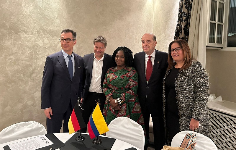 Los representantes del gobierno alemán manifestaron el interés de su país en el potencial energético y agroindustrial de Colombia, así como en la ruta que sigue el país para garantizar seguridad alimentaria, en el marco de la Paz Total en la que trabaja el gobierno del presidente Gustavo Petro.