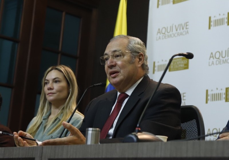 Foto: Leonardo Vargas Mendoza. Oficina de Información y Prensa-Senado. El recién electo presidente del Congreso, Iván Name Vásquez, instó a no convocar de manera inconveniente al pueblo a la calle e hizo un llamado a la “responsabilidad civil”, porque, según él, “saldrán las leyes que convengan a Colombia… Las que no convengan, no las vamos a aprobar".