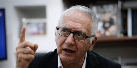 Foto: Twitter El ministro de salud, Guillermo Alfonso Jaramillo, aseguró que el Gobierno Nacional no tiene deudas con las Entidades Promotoras de Salud y fue contundente en señalar que en caso de que alguna de las EPS no continúe operando en septiembre, el gobierno tiene preparado un plan de contingencia.