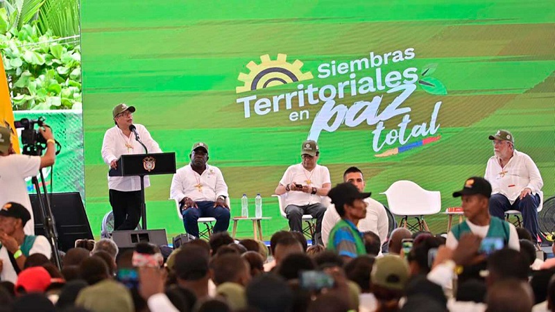 Foto:Twitter Desde Nariño, el presidente Gustavo Petro le propuso a ese grupo insurgente trabajar un cese al fuego regional: “Escojamos una, Nariño podría ser. No la impongo, discutámosla, pero empecemos un cese al fuego”, aseveró el mandatario.