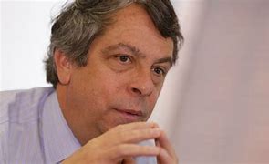 Foto: Ecos A los 65 años de edad fallece el periodista, analista político, excanciller y diplomático, Rodrigo Pardo, a raíz de un tumor en el cerebro.