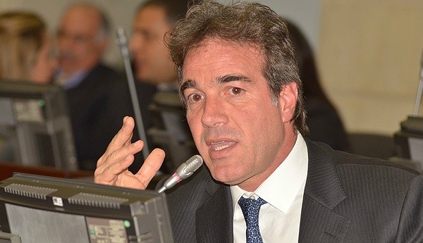 Foto: Leonardo Vargas Mendoza El Senador Samy Merheg instó al Ministerio de Vivienda, Ciudad y Territorio, que antes de priorizar recursos para mejoramiento de vivienda, destine en la presente vigencia, los $1.5 billones que se adicionaron en julio y no se han ejecutado, entre otros recursos, para el programa “Mi Casa Ya”.