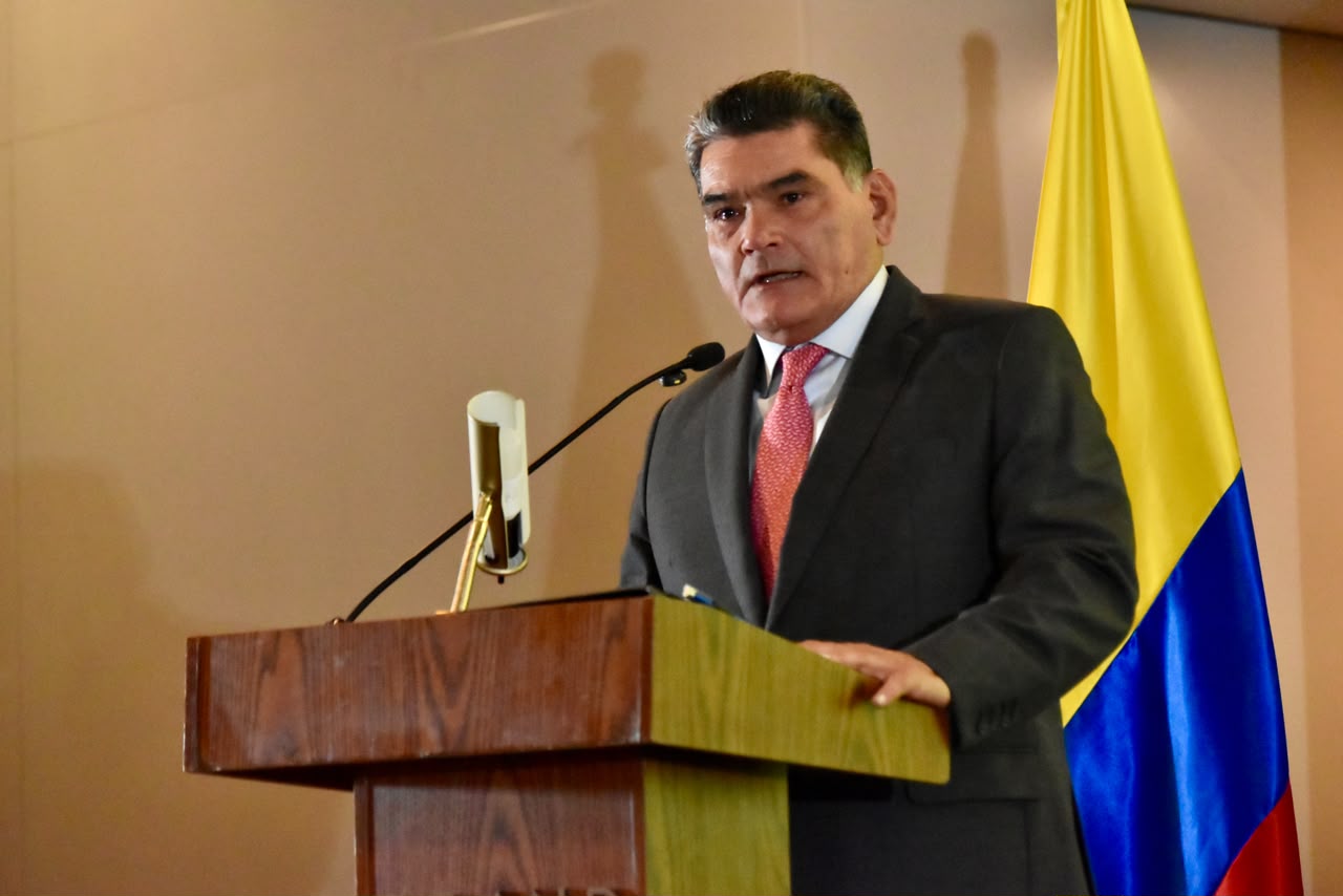 Eljach a nuevos senadores: “Un Congreso débil es la antesala de un Ejecutivo desbordado”