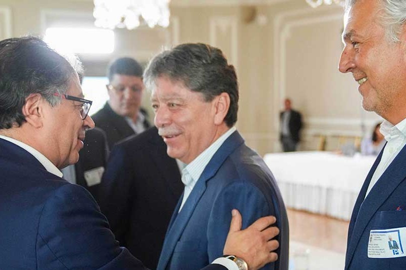 El Acuerdo Nacional focalizado en el Plan Nacional de Desarrollo, transición energética y cómo avanzar en el enfoque de derechos para los colombianos, fueron los temas planteados en la reunión que lideró el presidente Gustavo Petro con el Consejo Gremial Nacional en Casa de Nariño, acompañado con varios de sus ministros.