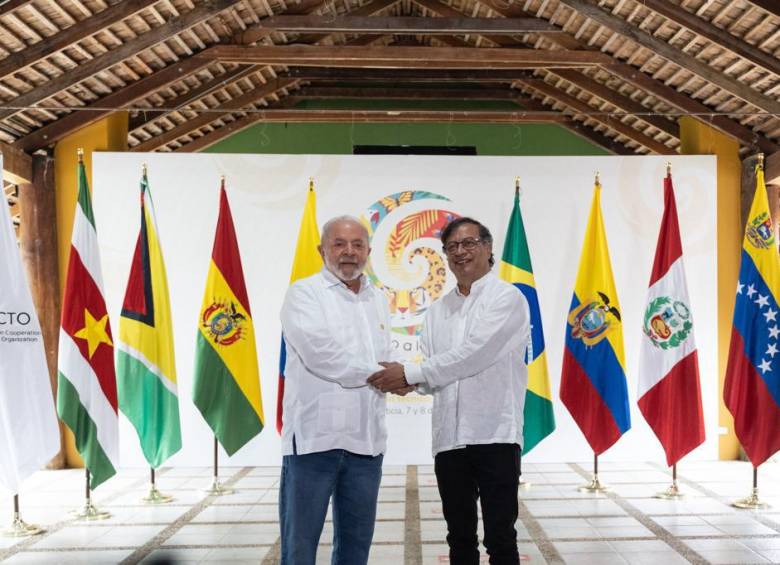 El presidente Gustavo Petro Urrego y su homólogo de Brasil, Luiz Inácio Lula da Silva, conversaron sobre los incendios que azotan a varias localidades de Colombia y acordaron establecer una estrategia para apagar y prevenir las conflagraciones.