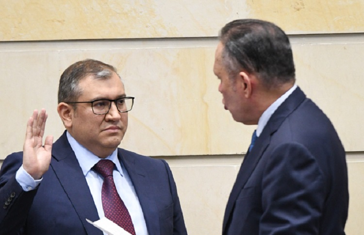 El jurista Miguel Efraín Polo Rosero fue elegido como nuevo magistrado de la Corte Constitucional por el Senado con 57 votos de los 104 depositados en la plenaria, superando por diez sufragios a la abogada Claudia Dangón Gibson, quien obtuvo 47 votos. 