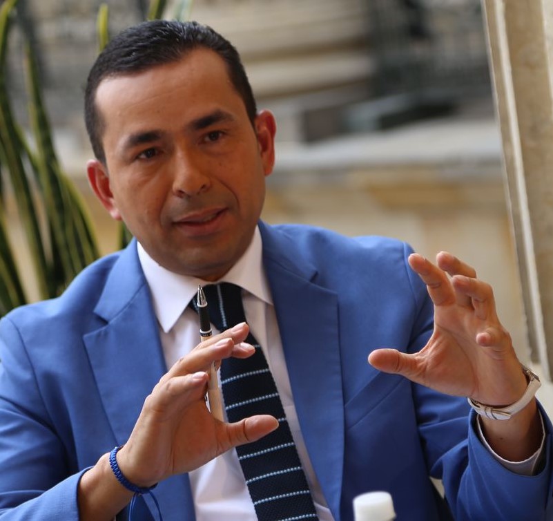 Con el fin de intercambiar las mejores experiencias de buenas prácticas de comunicación legislativa con otros parlamentos de Latinoamérica y el Caribe, la Oficina de Prensa del Senado de Colombia, estrenó el formato PARLAR.