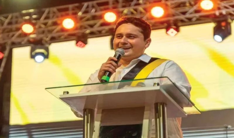 En medio de la normal expectativa que genera el inicio de un nuevo gobierno, arrancó desde el1 de enero en Barrancabermeja la llamada era Jonathan Vásquez 2024 – 2027, periodo que trae un novedoso episodio y es que por primera vez los destinos de la ciudad de Barrancabermeja serán conducidos por un representante auténtico de la llamada Generación Z, conocidos también como nativos digitales o «millennials» (personas nacidas a partir de 1990).    