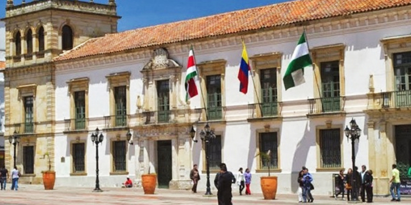 La Veeduría Ciudadana contra la Corrupción lanzó una alerta sobre posibles irregularidades en el proceso de selección para la adquisición de 86 equipos de arreglo de vías por parte de la Gobernación de Boyacá, con un valor superior a los 85 mil millones de pesos. 
