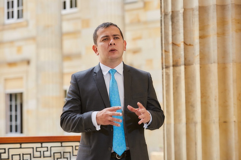 En un debate en la Comisión V del Senado el congresista Miguel Barreto afirmó que el 95 % de los 140.000 kilómetros de la red vial terciaria del país no está en las mejores condiciones por eso advirtió que en el Presupuesto General de la Nación se deben incluir más recursos para mejorarla.