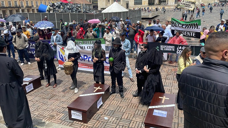 Los manifestantes que llegaron desde Cesar y La Guajira estarán concentrados en la Plaza de Bolívar hasta este jueves a la espera que el gobierno nacional los escuche.