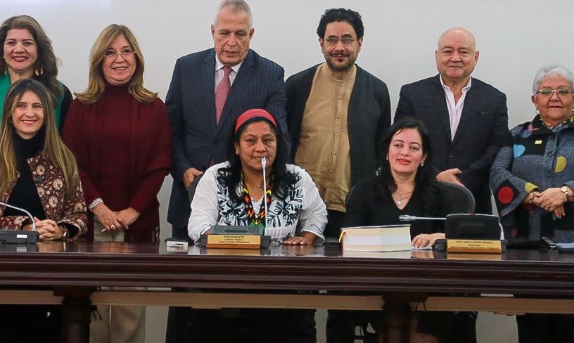 La presidente de la Comisión de Paz y Posconflicto, Aida Quilcué, al hacer un balance de la labor de esa célula legislativa en lo corrido de 2024, destacó que haberla instituido en comisión legal fue fundamental, pero se mostró preocupada por la falta de recursos a nivel nacional para avanzar y alcanzar la paz “porque el Plan Nacional de Desarrollo está desfinanciado, y aún más, por el archivo del proyecto de ley de financiamiento”.