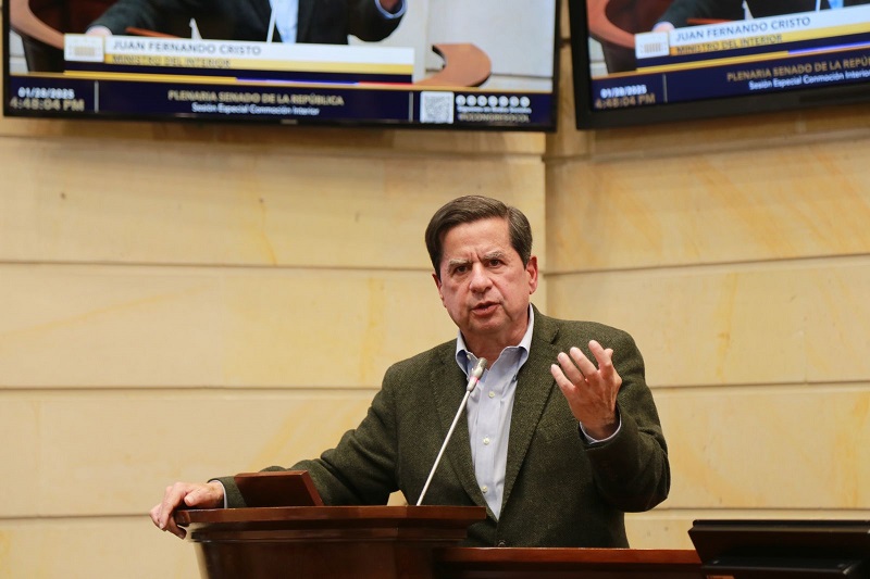 Lo que ha hecho el ELN es imperdonable, son irresponsables, el Gobierno no va a permitir que se tome el control de la frontera. El ELN debe entender que el Estado es el que manda, por eso decretamos la conmoción interior que cumple con todos los requisitos y presupuestos, para enfrentarlos y devolverle la Paz al Catatumbo, destacó el ministro del interior Juan Fernando Cristo.
