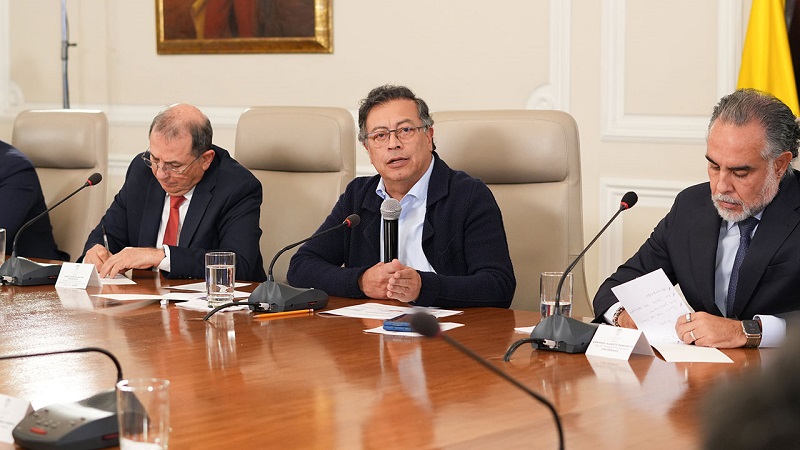 Petro defendió a Benedetti y dijo que se le debe dar una segunda oportunidad.-