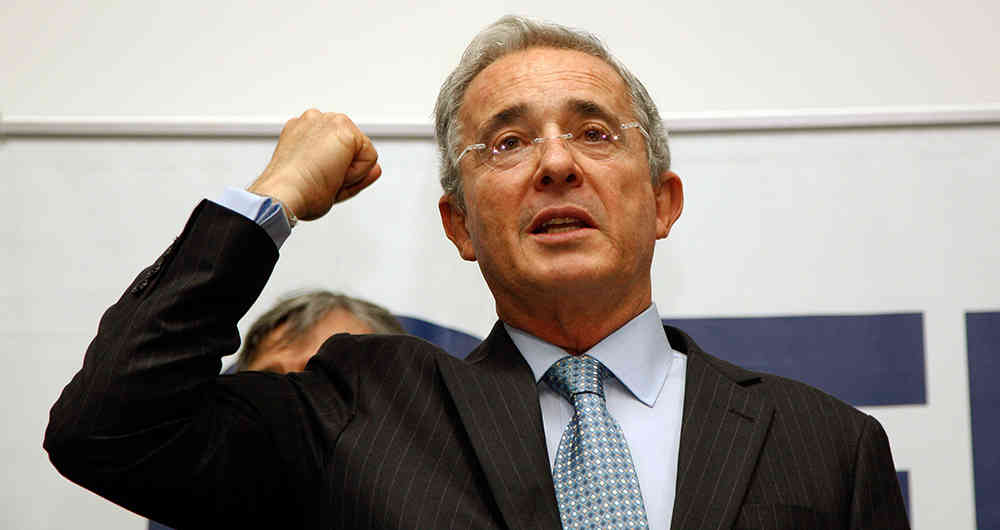 El Expresidente y senador de Colombia Álvaro Uribe Vélez, sostuvo que la única solución para recuperar la democracia en Venezuela es que los militares se rebelen, por eso sugirió un golpe de Estado en el vecino país.