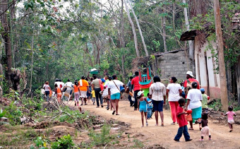 Ante la precaria y preocupante presencia del Estado Colombiano y donde no se garantizan los derechos básicos a las comunidades que se sienten abandonadas por el Gobierno Nacional, Regional y Local, integrantes de la Misión Humanitaria urge que se implemente “en la debida forma el Acuerdo de Paz, con enfoque territorial étnico y se acoja el Acuerdo Humanitario ¡Ya! para el Chocó”.