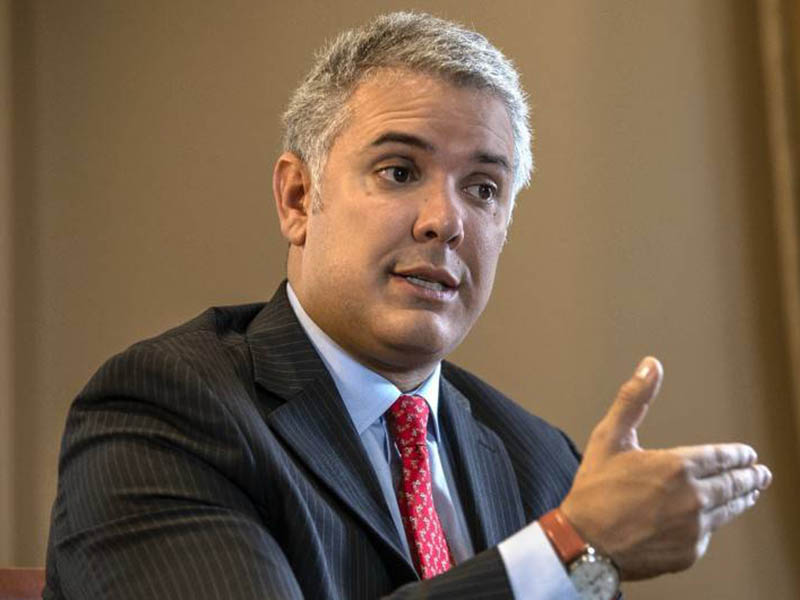 El Presidente de la República Iván Duque Márquez, asumió una defensa de la labor de la Fiscalía General de la Nación y pidió “cordura y humildad” respecto a la denuncia que adelantó la Jurisdicción Especial para la Paz, al referirse a que el ente investigador cometió una intromisión en el caso 001 y que tiene que ver con la relación de los secuestros que se le atribuyen a los excombatientes de las Farc.