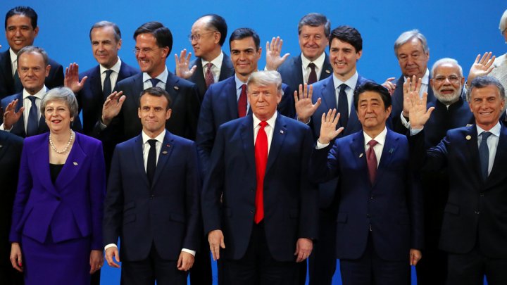 Los líderes mundiales, reunidos en Buenos Aires acordaron promover el diálogo para lograr consensos e impulsar un desarrollo económico global fuerte y más sincronizado entre los países, donde sus principales conclusiones giraron en soluciones contra el Cambio Climático, las Migraciones y hacer del Comercio Mundial un crecimiento fuerte, sostenible, balanceado e inclusivo, teniendo en cuenta la importancia del diálogo y la flexibilidad a la hora de negociar entre las naciones.