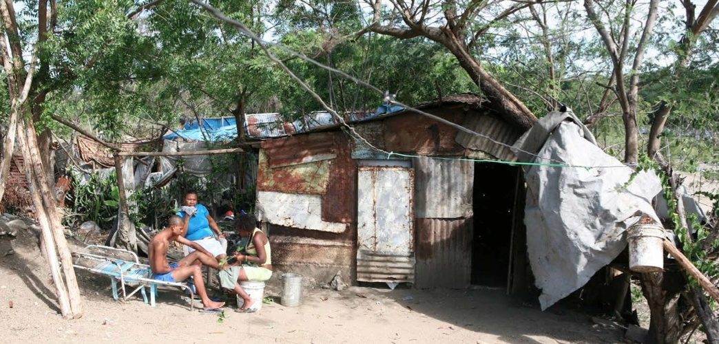 El panorama de los habitantes del campo en América Latina es devastador. La pobreza rural creció en dos millones de personas en 2016, el primer aumento en  diez años, según el nuevo informe de la Organización de las Naciones Unidas para la Alimentación y la Agricultura (FAO). La mitad de los habitantes de pueblos y caseríos en América Latina no tienen las condiciones mínimas para subsistir. 