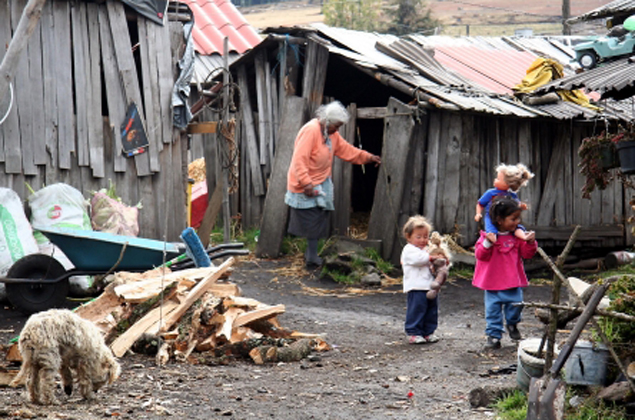 La pandemia mundial del COVID-19 ha llevado a más de 250 millones de personas al borde de la inanición y ha frustrado las esperanzas de erradicar la pobreza extrema para el año 2030, afirma un experto de las Naciones Unidas en un informe publicado en la página de ese organismo mundial.