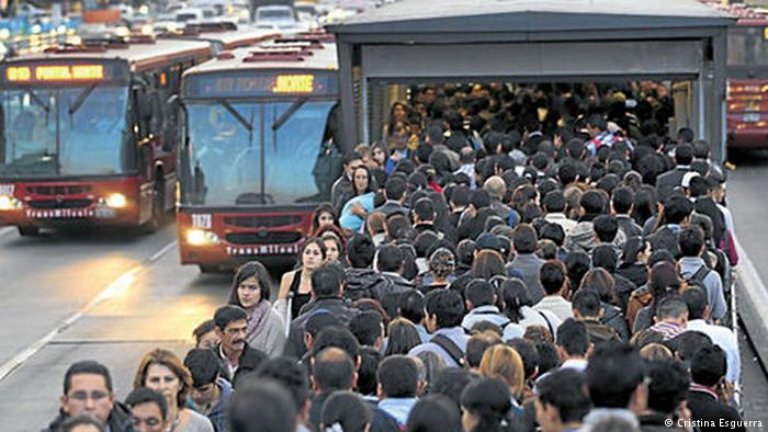 Bogotá, la capital de Colombia, uno de los países más biodiversos del planeta, la más reciente licitación del Transmilenio, el sistema de transporte de buses articulados y biarticulados de la ciudad,  llevada a cabo el pasado 2 de noviembre, encargó 672 buses Volvo diésel con la norma sobre emisiones "Euro V", equipados con filtro.
