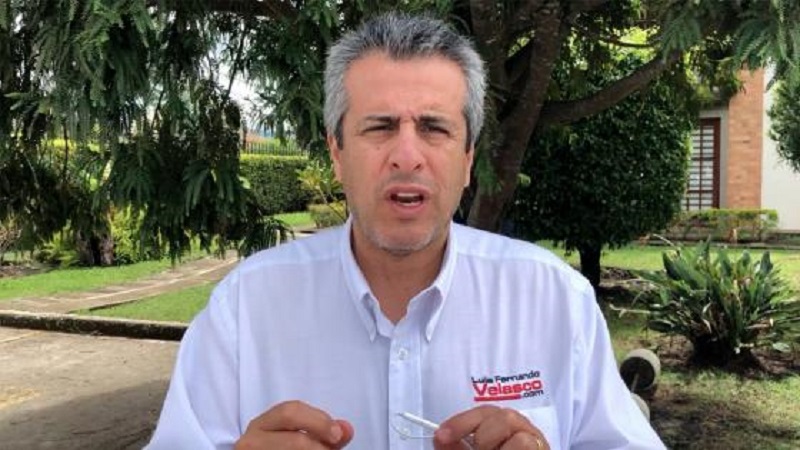 El senador Liberal Luis Fernando Velasco Chaves urgió al Gobierno que retire el proyecto de Reforma Tributaria para que le dé un mensaje de tranquilidad a todos los colombianos.