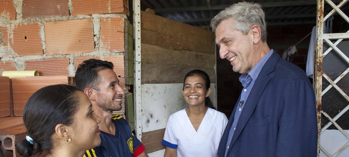 El Alto Comisionado de la ONU para los Refugiados se encuentra de visita en América Latina, para evaluar la situación en la que viven los refugiados y migrantes venezolanos. Su primera etapa ha sido Colombia, donde ha presenciado tanto la salida de miles de personas como del trabajo de las comunidades de acogida.