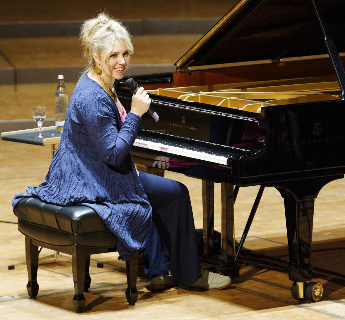 La pianista y compositora venezolana Gabriela Montero fue galardonada con el IV Premio Internacional Beethoven para los DD.HH., la Paz, la Libertad, la Reducción de la Pobreza y la Inclusión, prestigioso galardón que se otorga a los músicos por su compromiso más allá de la sala de conciertos.
