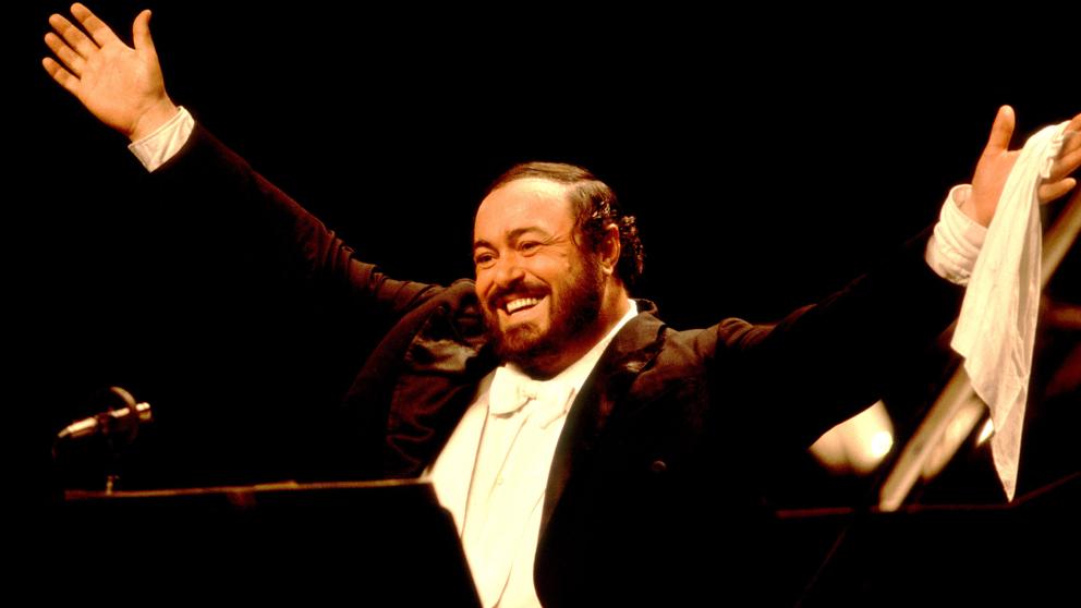 Hay voces que no se olvidan. Y la del cantante italiano Luciano Pavarotti es una de las que nunca se apagarán en el mundo de la ópera, a pesar que se  cumplan ya once años de su fallecimiento, acaecido en Módena, su ciudad natal, tras perder, a los 71 años, una larga batalla contra el cáncer de páncreas.