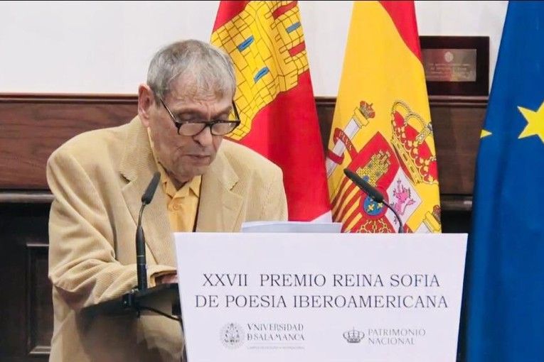 El poeta venezolano Rafael Cadenas pronunció un discurso esclarecedor en el que defendió la libertad y reivindicó la democracia como la única forma de instaurar la normalidad en Venezuela, durante la ceremonia donde recibió el XXVII Premio Reina Sofía de Poesía Iberoamericana, de manos de la propia Reina Sofía de España, celebrada en la Universidad de Salamanca.