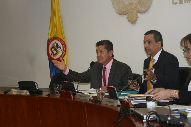 El Representante a la Cámara Rubén Darío Molano hace un enérgico llamado a la mesa directiva del Senado de la República, en especial a su presidente senador Lidio García, para que no deje hundir el proyecto de ley que reforma las Corporaciones Autónomas Regionales CAR en su gobernanza.