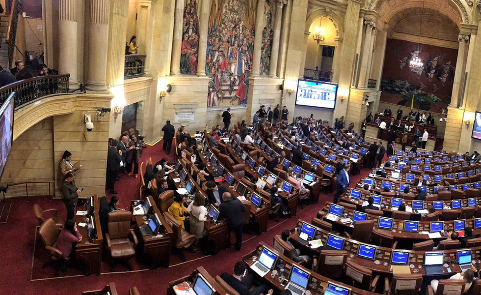 Todo se encuentra listo para que el Plan Nacional de Desarrollo continúe su trámite en el último debates en Cámara y Senado cuando las plenarias definan si aprueban la hoja de ruta del gobierno del Presidente Iván Duque hasta el 2022, iniciativa que presenta más de 40 artículos que se incluyen en la nueva ponencia y donde está también la proposición de la oposición que pide el archivo del proyecto tras considerar que promueve la concentración de poderes.