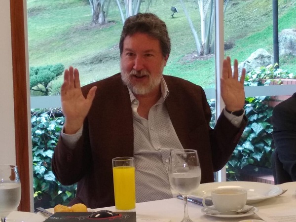 El fundador de la fiducia en el país, Pablo Trujillo Tealdo, presidente de la Junta Directiva de Acción Fiduciaria, planteó la necesidad de dolarizar la economía en Colombia. A través de Ecos, planteó la necesidad de abrir el debate sobre el tema, tras indicar que “el alza en el dólar nos hace más pobres y estamos pagando un impuesto silencioso a la devaluación”.