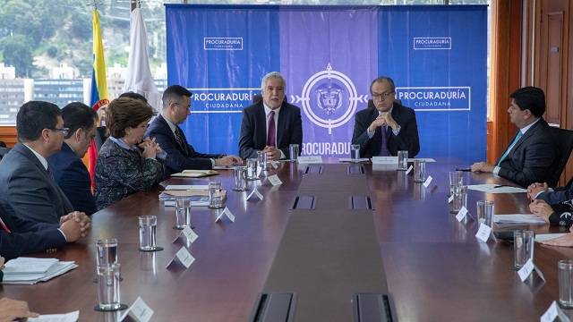 Foto: Alcaldía Mayor de Bogotá TRANSMILENIO S.A. y concesionarios del SITP zonal acuerdan líneas de acción para buscar sostenibilidad del Sistema y garantizar continuidad en el servicio de Transporte Masivo en la capital de Colombia: Bogotá.