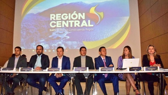 Los secretarios de agricultura y competitividad de la Región Central RAP-E, junto a expertos internacionales, gremios y comunidades, establecieron metodologías y un plan de acción en materia de abastecimiento alimentario, donde se destaca la creación de un órgano asesor permanente, que se centrará en el Plan de Abastecimiento y sería conformado por los Secretarios de Desarrollo y Agricultura de los Departamentos y el Distrito.