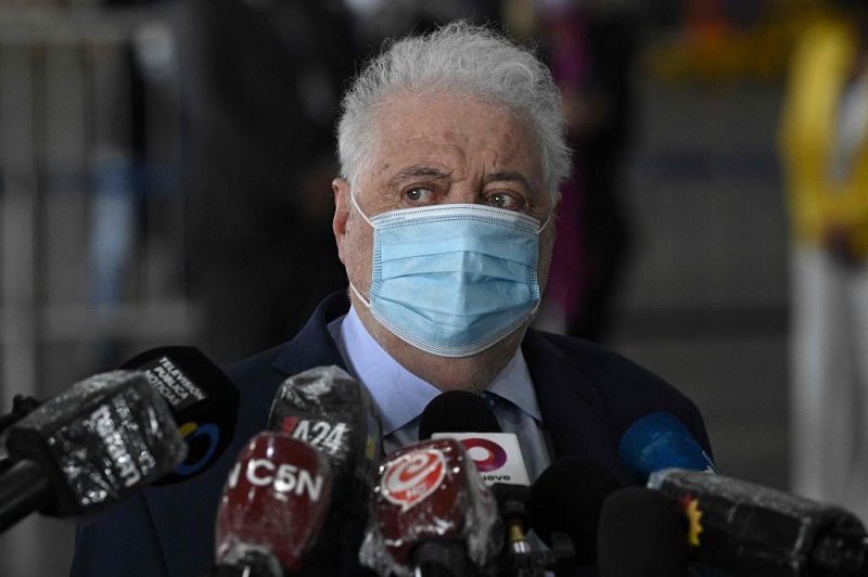 El Presidente de Argentina, Alberto Fernández, pidió  la renuncia al Ministro de Salud, Ginés González García, en medio de un escándalo por las revelaciones de un periodista que contó que había recibido la Vacuna Sputnik V después de haber llamado a su "viejo amigo" para conseguirla rápidamente, informó el diario local La Nación.