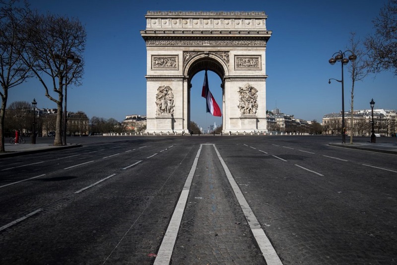 El presidente de Francia, Emmanuel Macron, anunció de nuevo un confinamiento en todo el país, como una medida para mitigar el contagio del COVID 19 y que tiene una gran demanda de pacientes en los hospitales de esa nación europea.